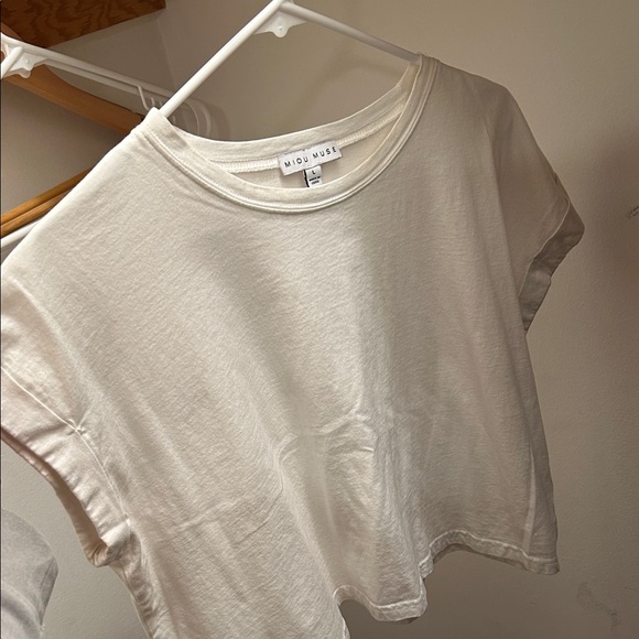 Tops - Off-white crop top